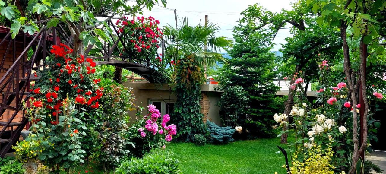 Green Garden Тбілісі Екстер'єр фото
