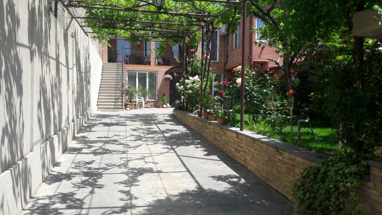 Green Garden Тбілісі Екстер'єр фото